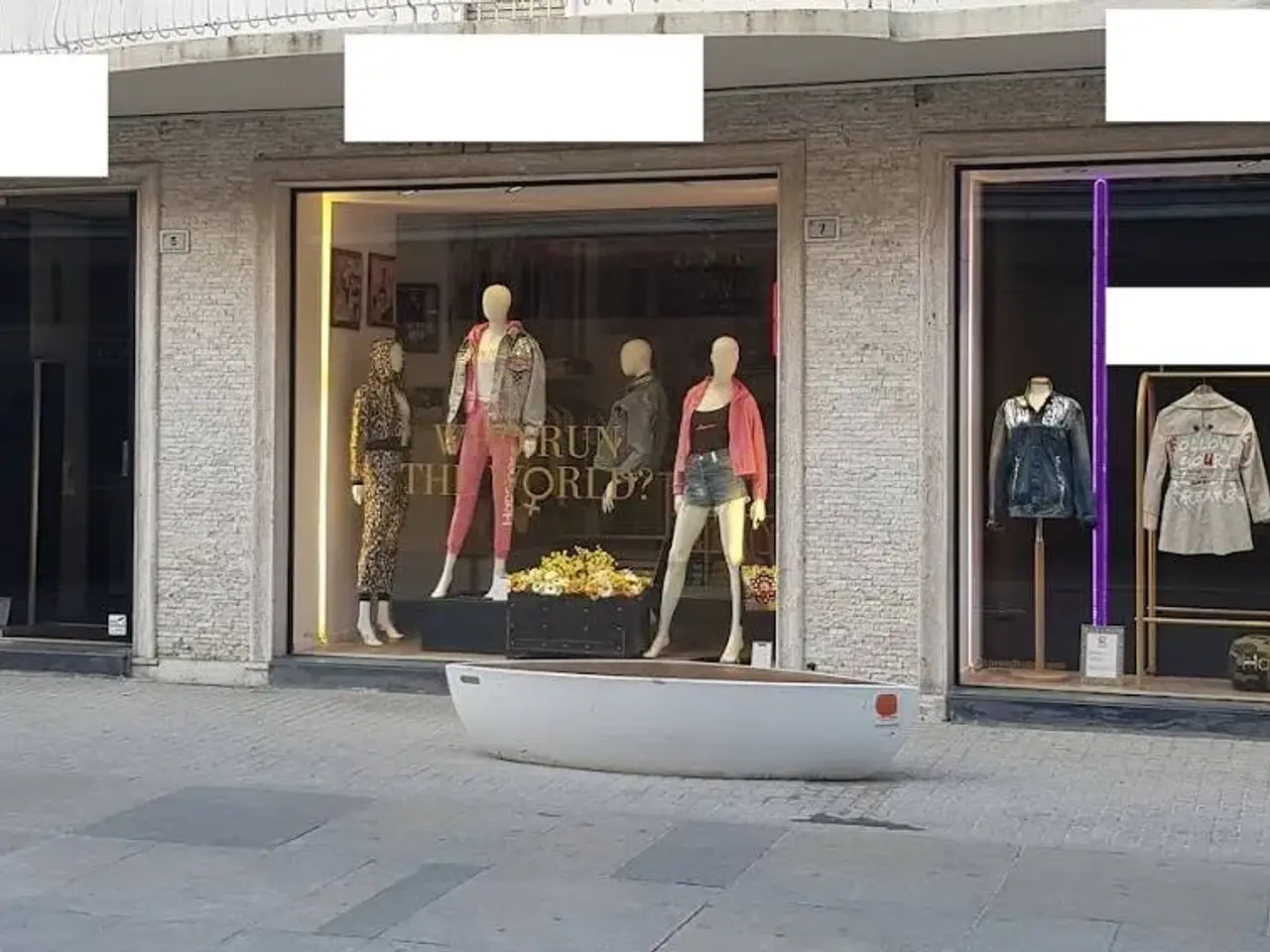 Locale commerciale in Viale Virgilio Marone Publio 9, Riccione, Riccione, {3} - Foto 1