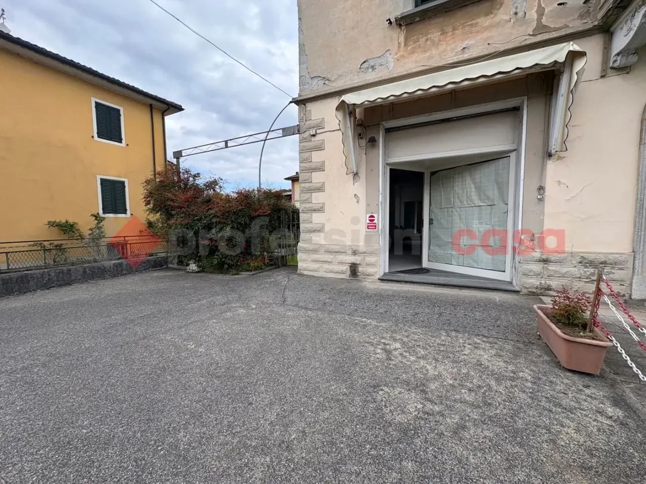 Negozio in Via della Repubblica 242, Barga, {3} - Foto 2