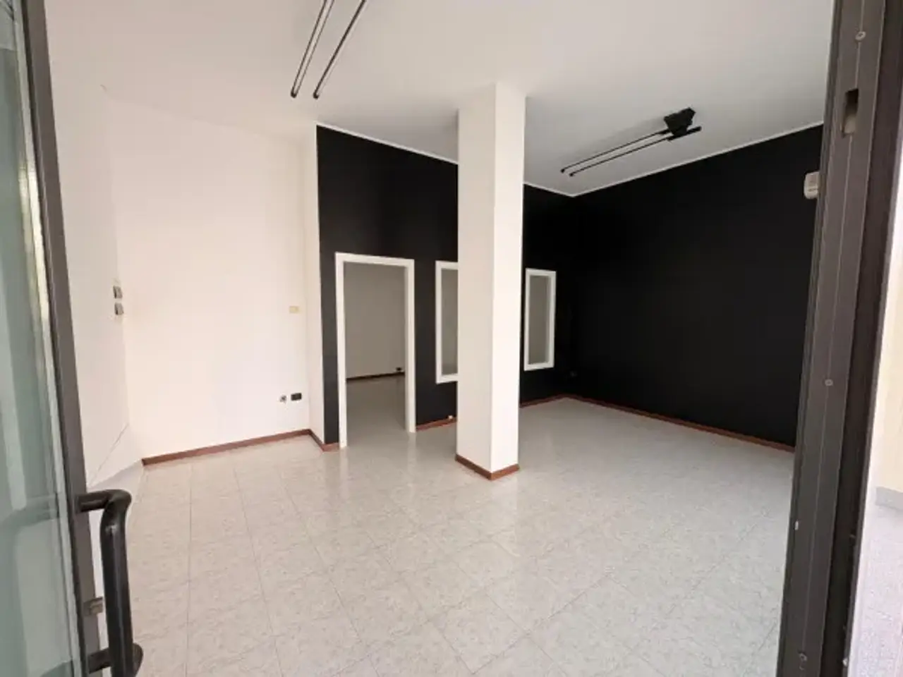 Negozio in Via Egidio Meneghetti, Abano Terme, {3} - Foto 1