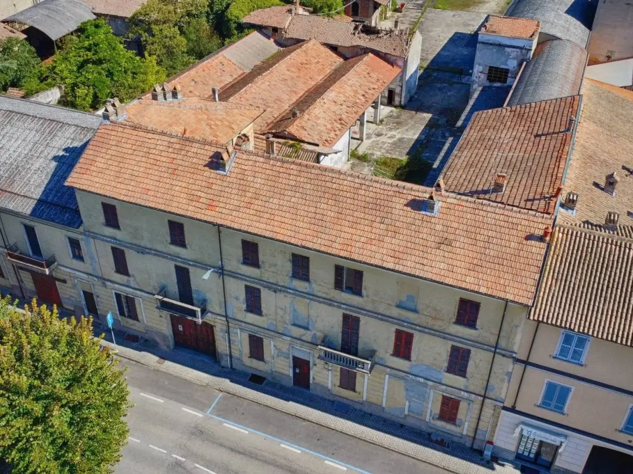Palazzina commerciale in Via Coralli 30, Casteggio, {3} - Foto 1