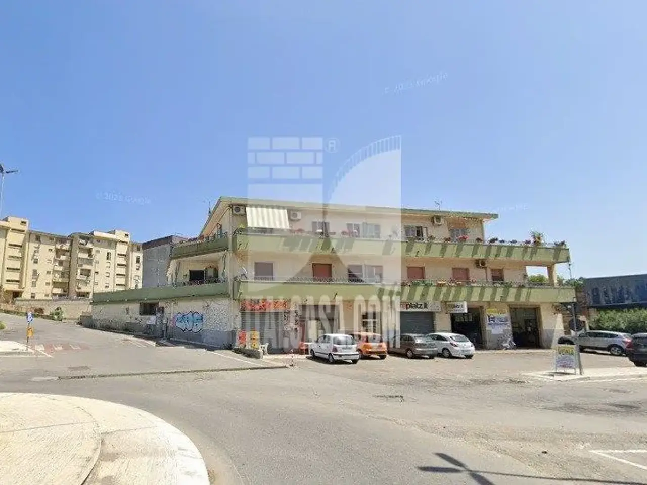Magazzino in Viale Papa Giovanni Paolo II, Crotone, {3} - Foto 1