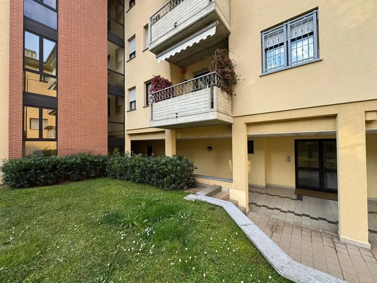 Ufficio in Ludovico Ariosto 10, Monza, {3} - Foto 1