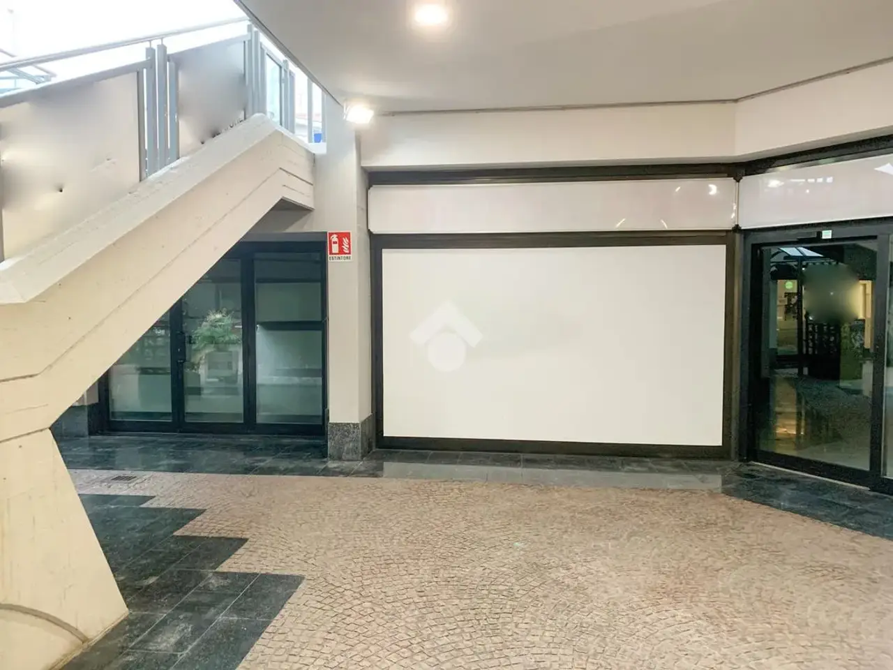 Negozio in Corso Carlo Alberto 120, Lecco, {3} - Foto 1