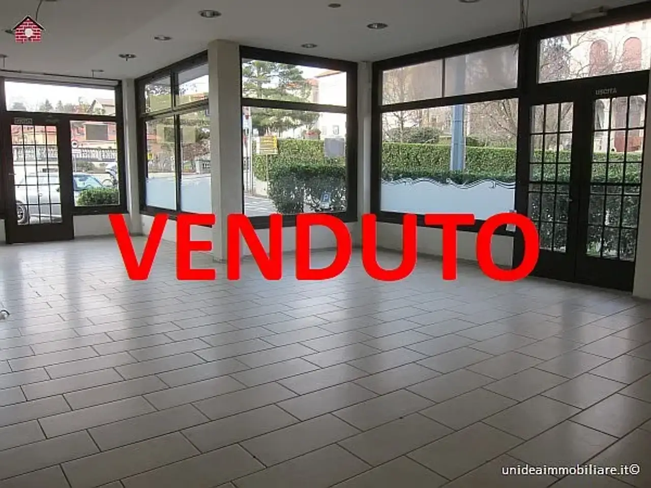 Negozio in Vergiate, Varese, Lombardia, 21029, Italia, Vergiate, {3} - Foto 1