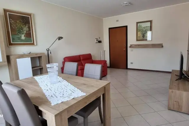 2-room flat in Via Lomellina, Buccinasco - Photo 1