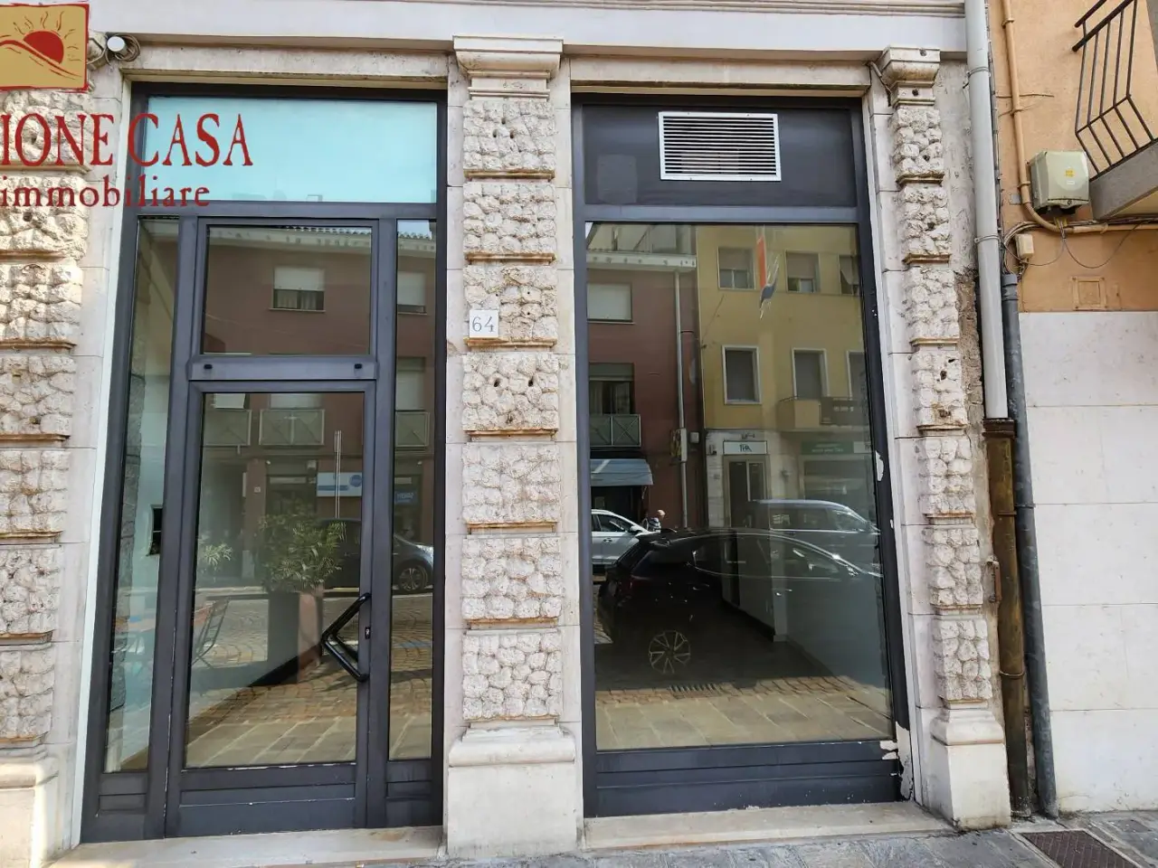 Negozio in Corso del Popolo 64, Monfalcone, {3} - Foto 2
