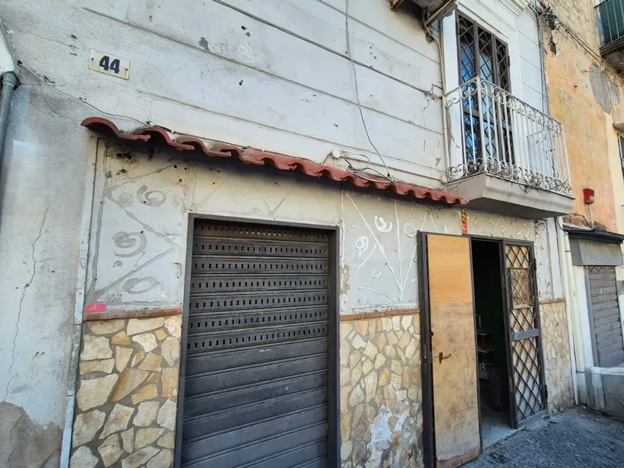 Negozio in Piazza Ernesto Cesaro  50, Torre Annunziata, {3} - Foto 1