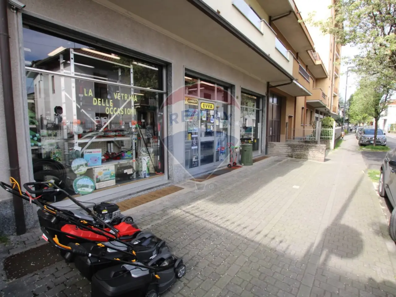 Esercizio commerciale in Via Trieste 30, Limbiate, {3} - Foto 2