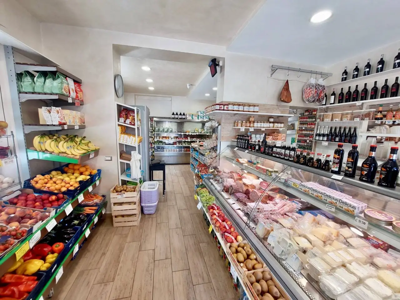 Negozio in Via Vittorio Veneto 17, Fabriano, {3} - Foto 1