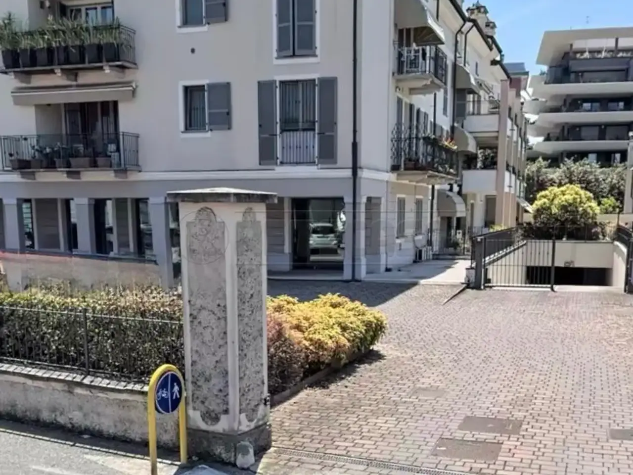 Parcheggio chiuso in Viale Alcide De Gasperi 25, Crema, {3} - Foto 2