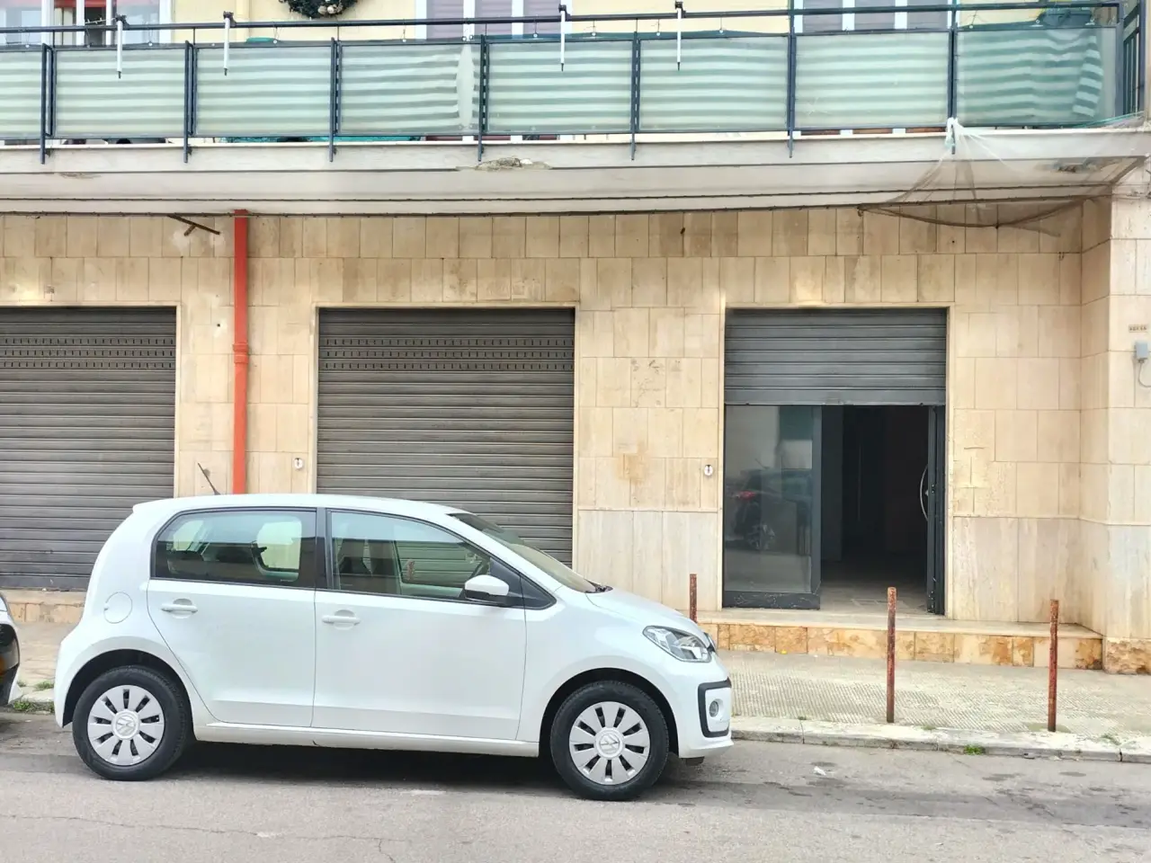 Negozio in Via Francesco Caiati, Sannicandro Di Bari, {3} - Foto 1