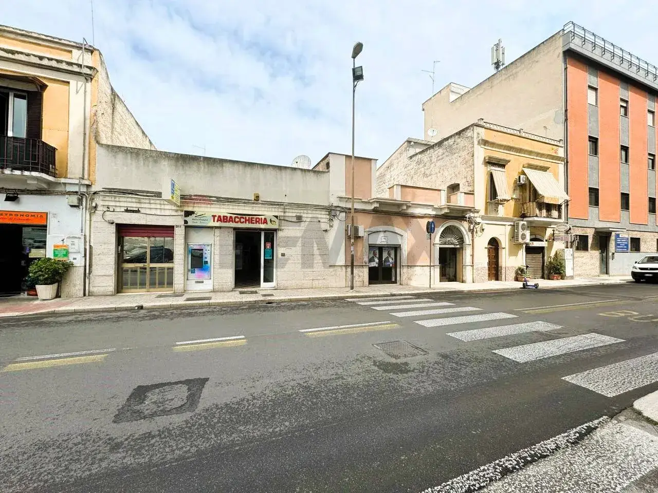 Esercizio commerciale in Via Francesco Crispi 207, Bari, {3} - Foto 1