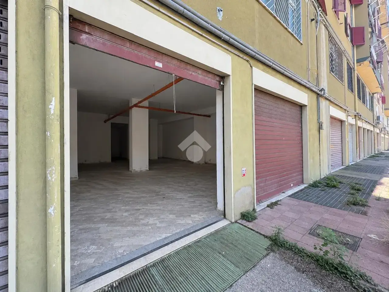 Magazzino in Via Vasca Cozzolino 16, Pollena Trocchia, {3} - Foto 2