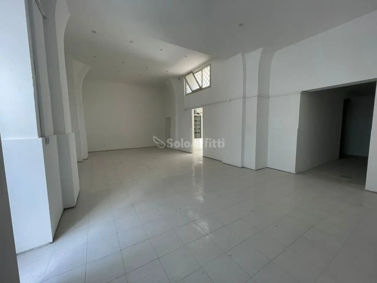 Magazzino in Corso Trieste 82, Caserta, {3} - Foto 2