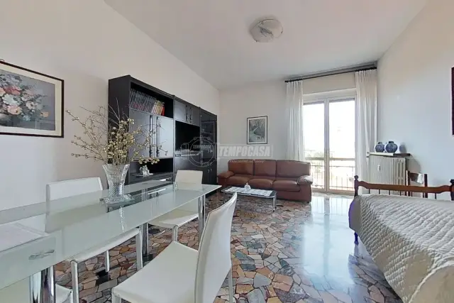 3-room flat in Via Alessandro Volta 4, Barlassina - Photo 1