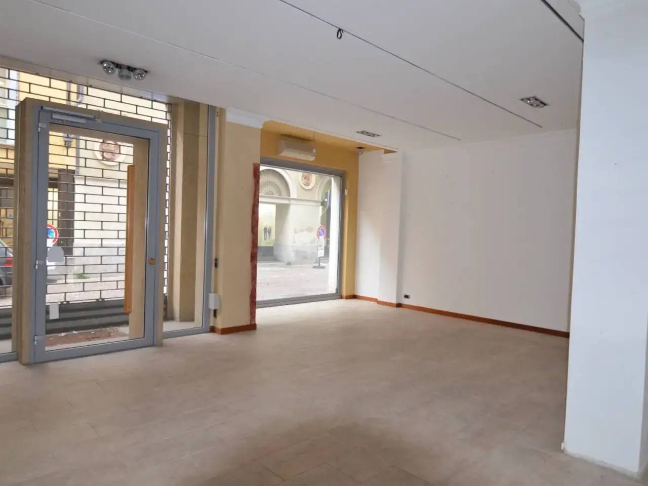 Negozio in Via F.Lli Cairoli 22, Lecco, {3} - Foto 1