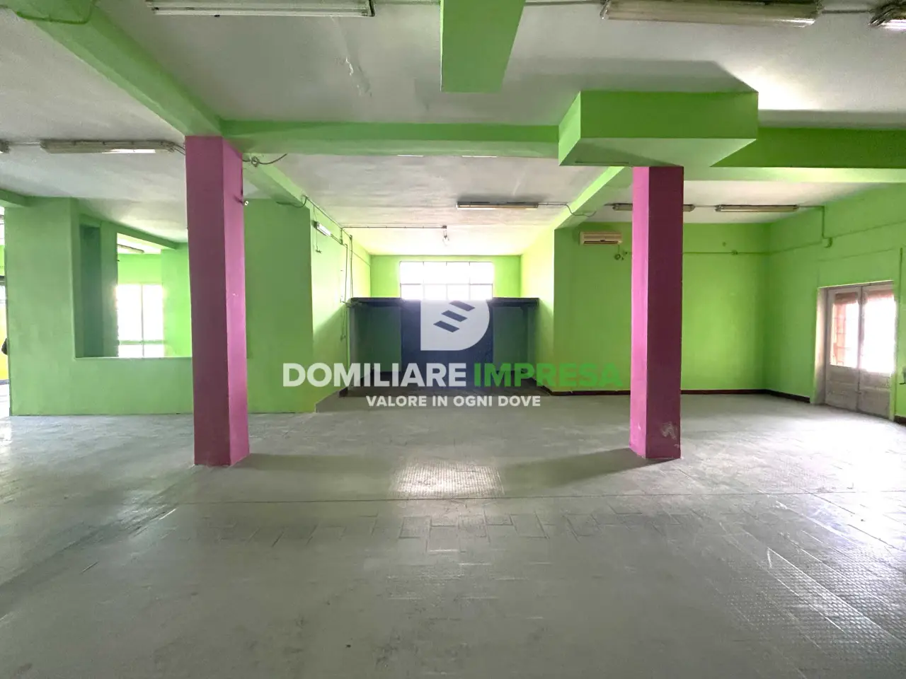 Locale commerciale in Via John Fitzgerald Kennedy 48, Trepuzzi, {3} - Foto 1