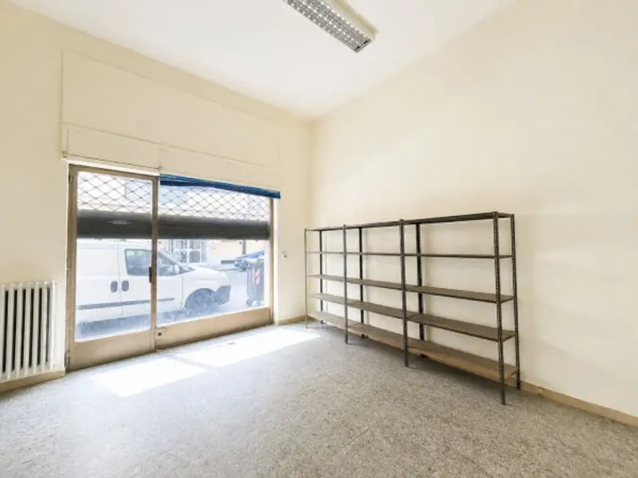 Negozio in Via Emilio Faà di Bruno 27, Alessandria, {3} - Foto 1