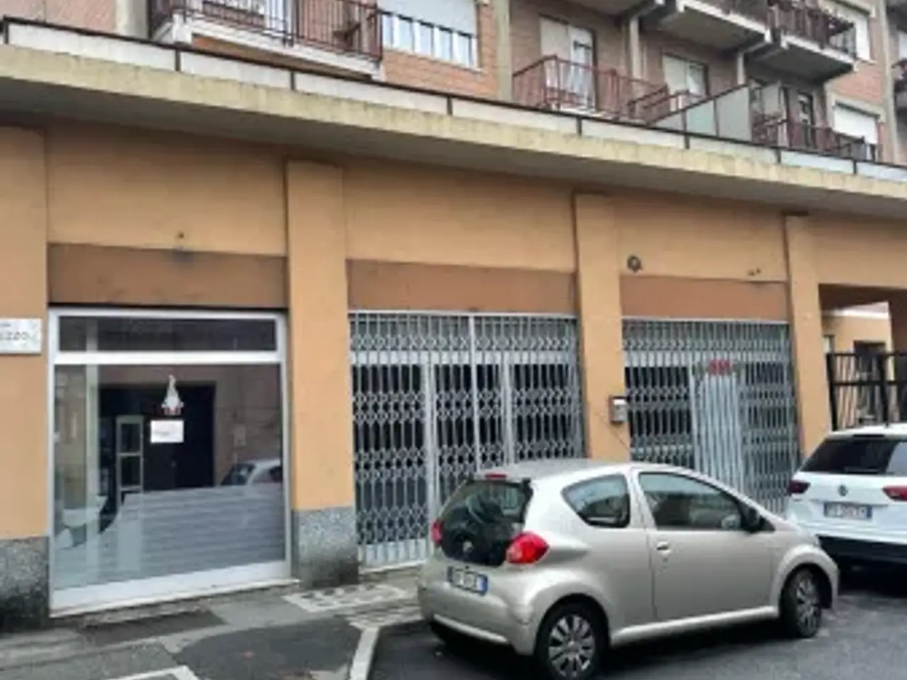 Negozio in Via Don Giovanni Bosco 76, Torino, {3} - Foto 2