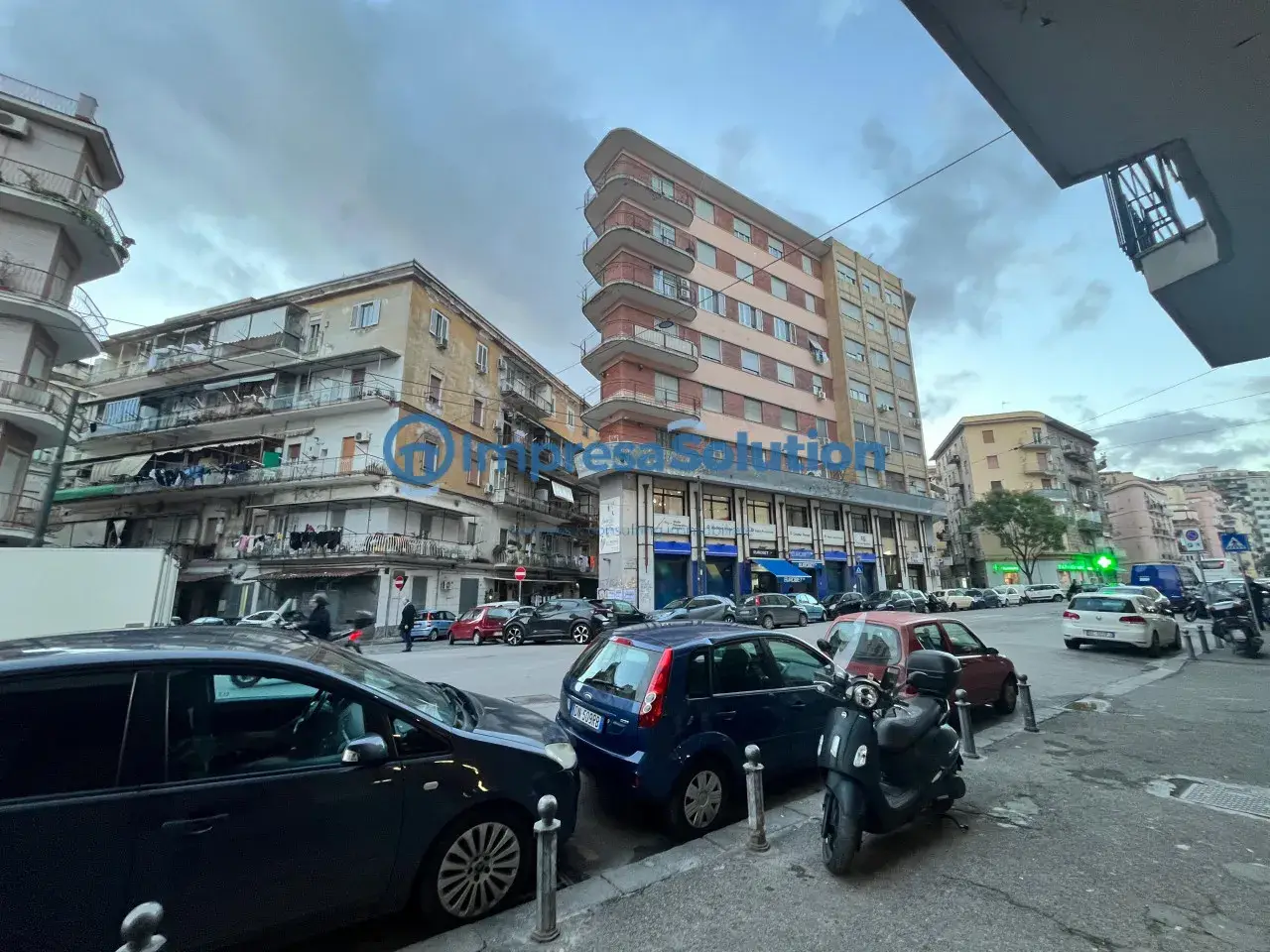 Negozio in Corso Arnaldo Lucci, Napoli, {3} - Foto 1