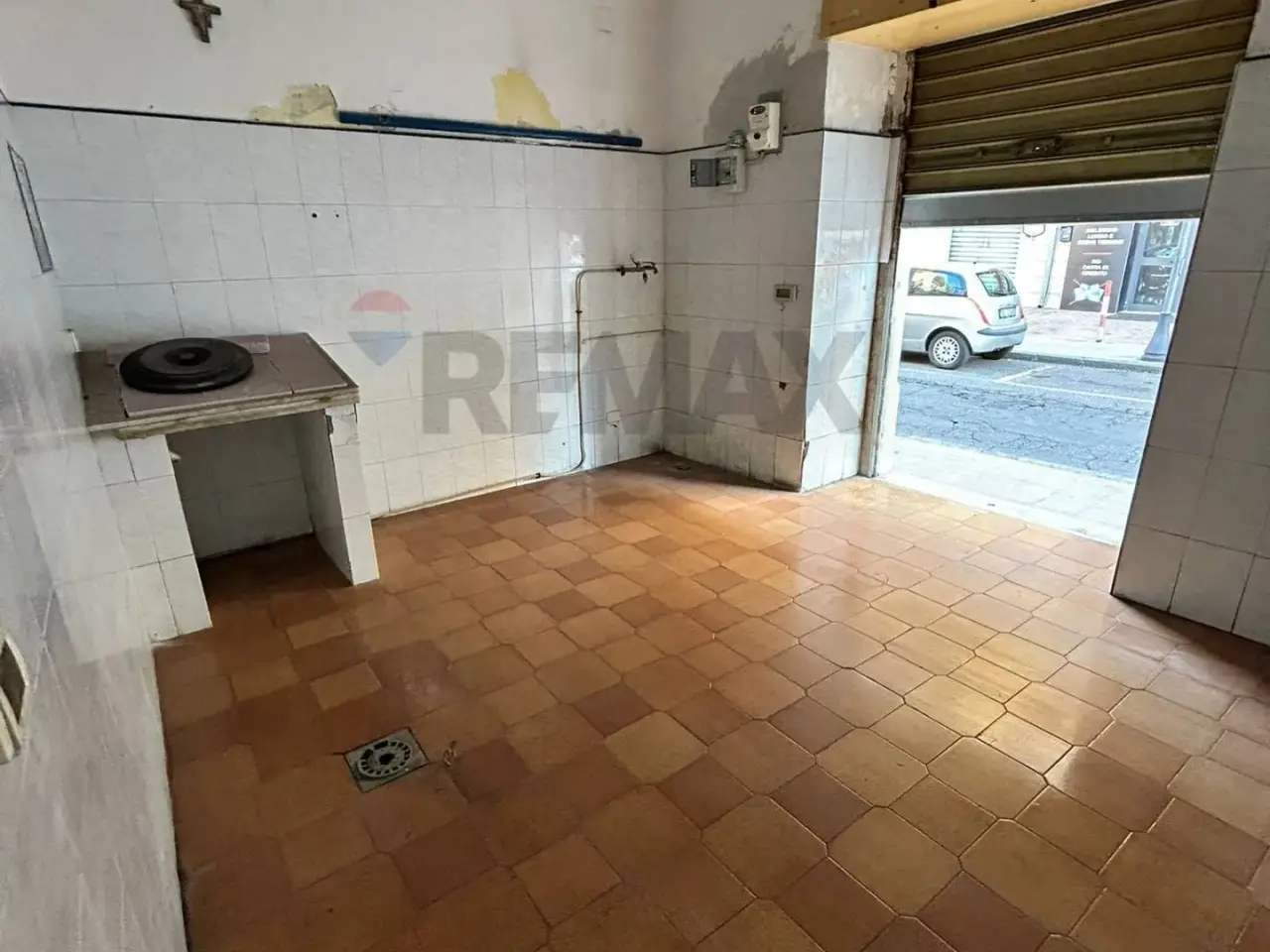 Negozio in Via Roma 103, San Giovanni La Punta, {3} - Foto 2