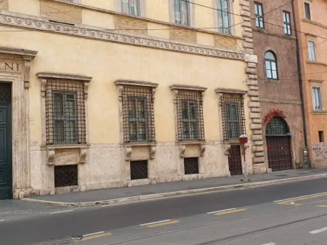 Negozio in Via delle Botteghe Oscure 32a, Roma, {3} - Foto 2