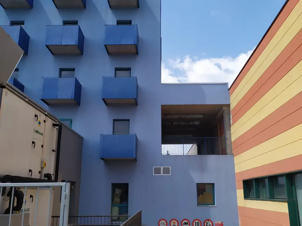 Esercizio commerciale in Via Gombe, Thiene, {3} - Foto 2