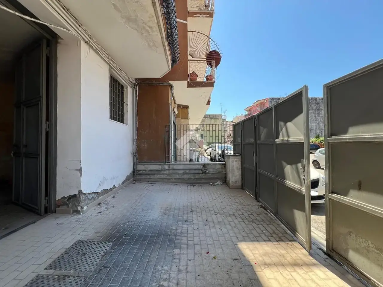 Magazzino in Via Filomena Marturano 19, Napoli, {3} - Foto 2