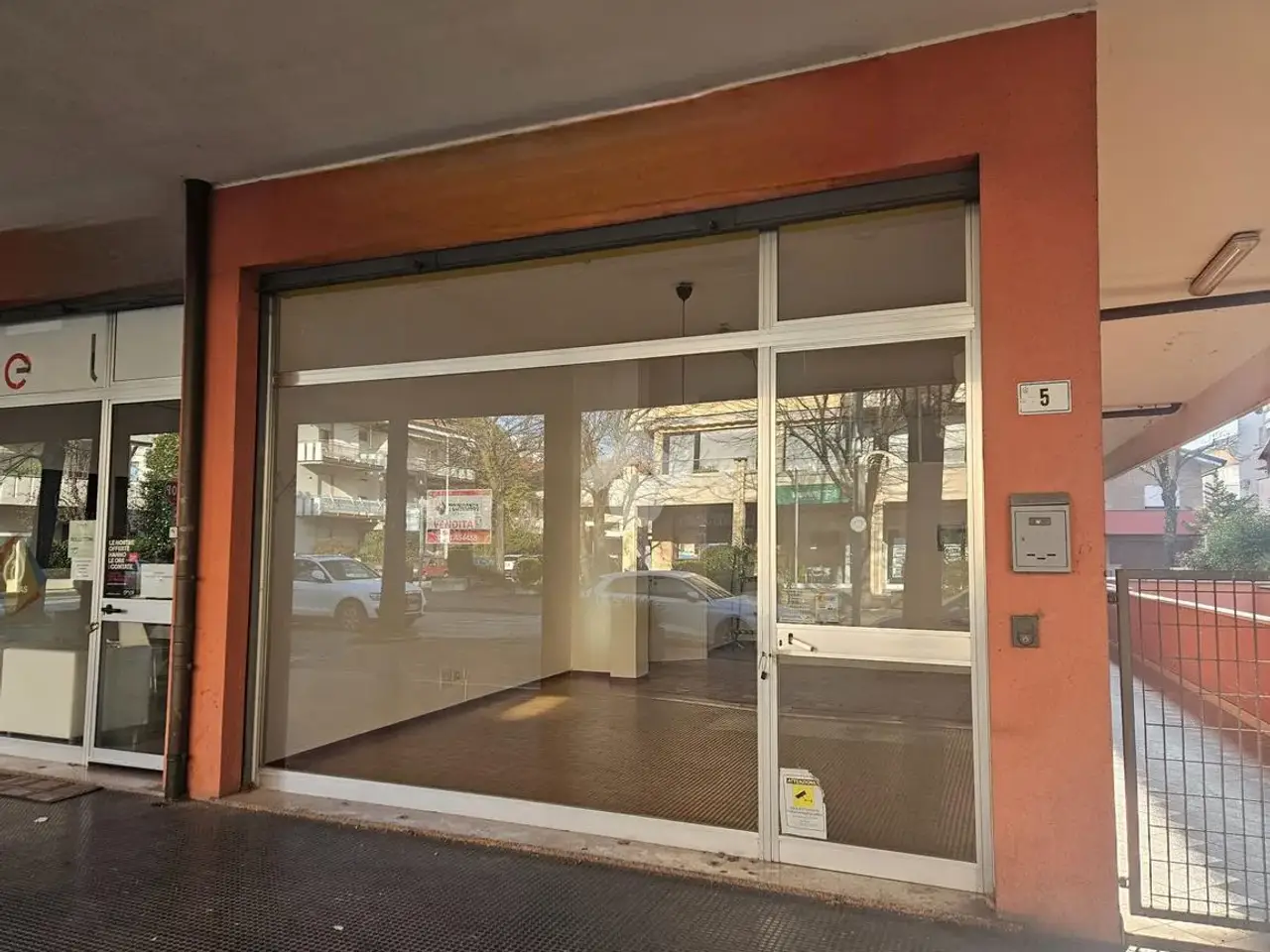 Negozio in Via Don Lorenzo Milani 5, Bellaria-Igea Marina, {3} - Foto 2