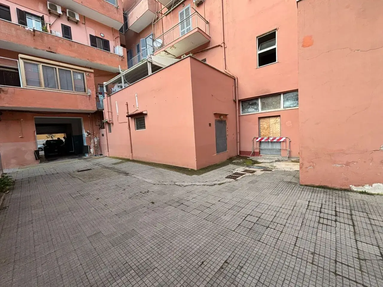 Magazzino in Via Alfredo Baccarini 13, Roma, {3} - Foto 2