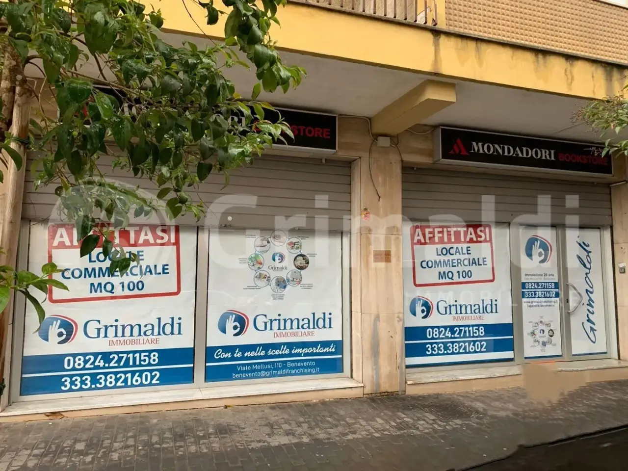 Palazzina commerciale in Viale a. Mellusi 160-162, Benevento, {3} - Foto 1