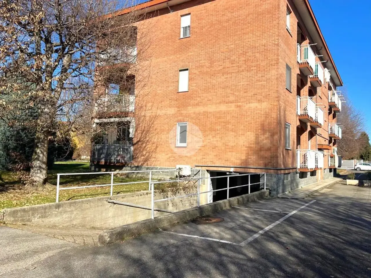 Magazzino in Via Valle d'Aosta 19, Biella, {3} - Foto 1