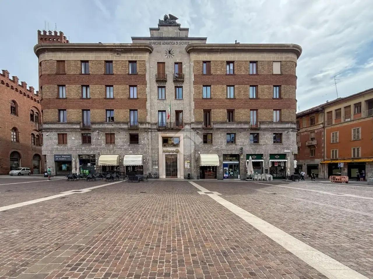 Ufficio in Piazza Antonio Stradivari 12, Cremona, {3} - Foto 1