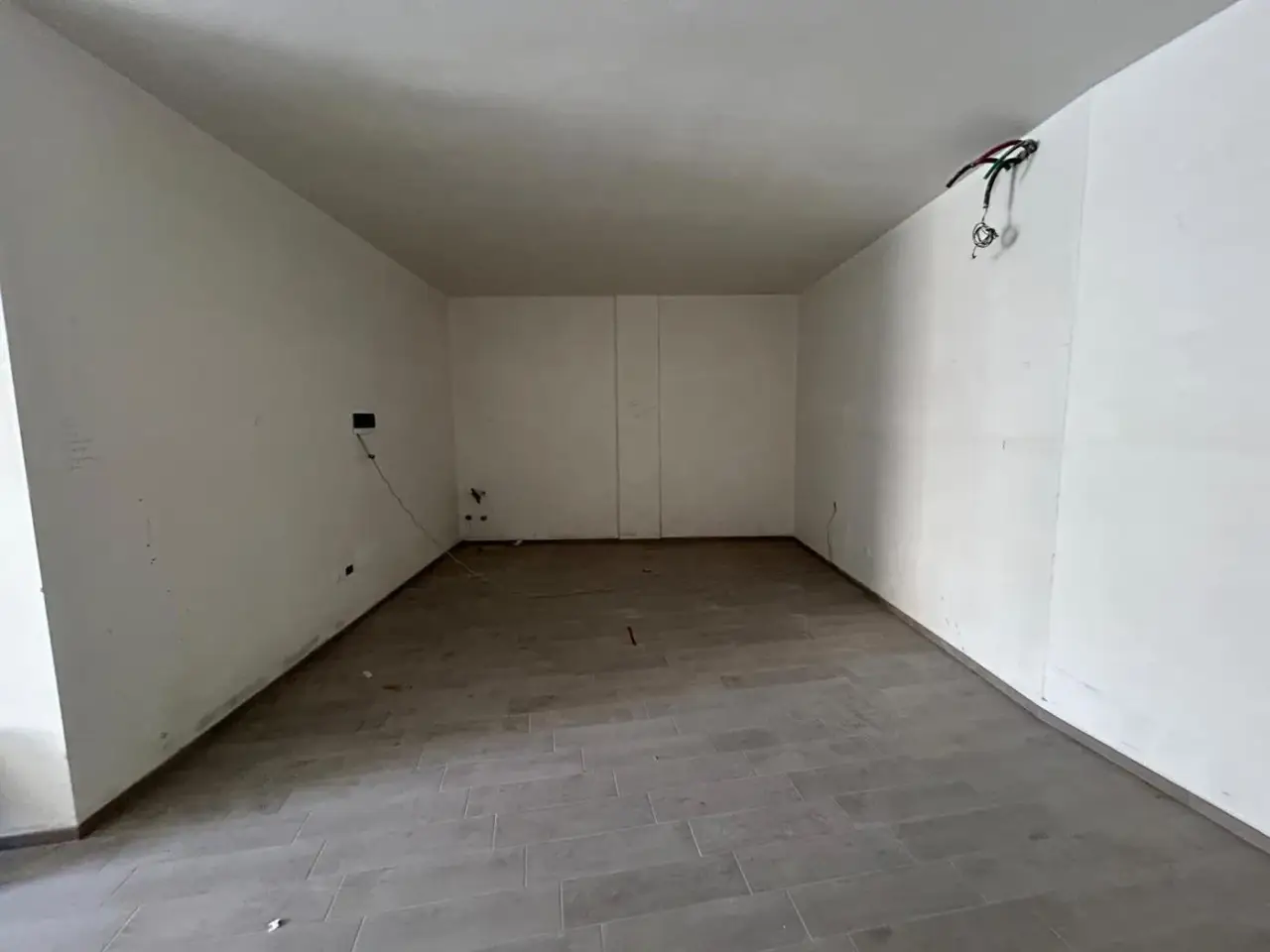 Negozio in Via Antonio Fogazzaro 49, Canosa Di Puglia, {3} - Foto 1