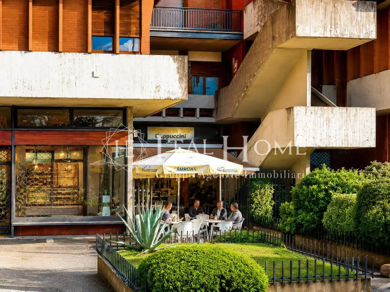 Esercizio commerciale in Via dei Cappuccini, Bergamo, {3} - Foto 2