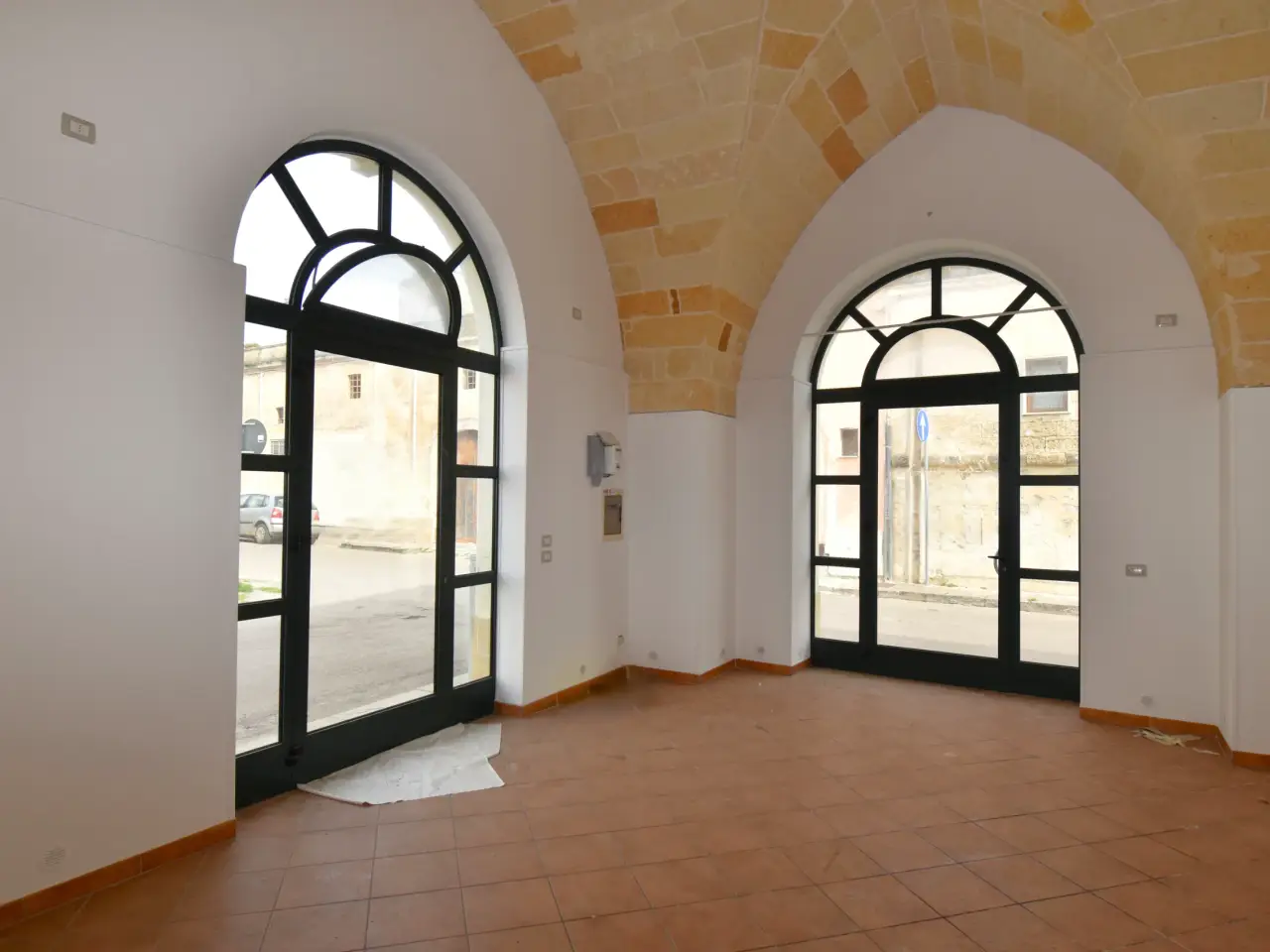 Negozio in Via Piave 3, Copertino, {3} - Foto 2