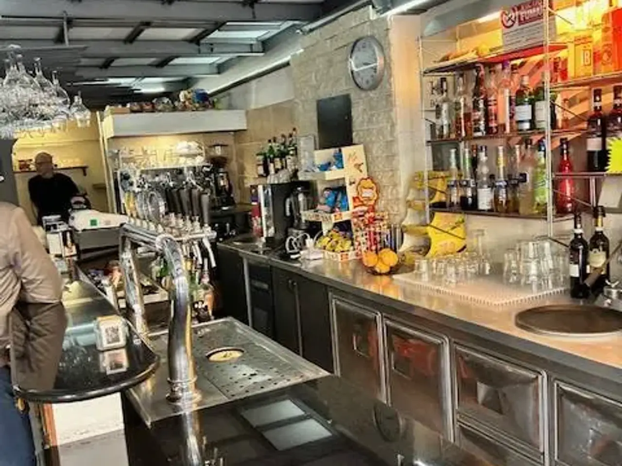 Bar in Viale Milano, Gallarate, {3} - Foto 1