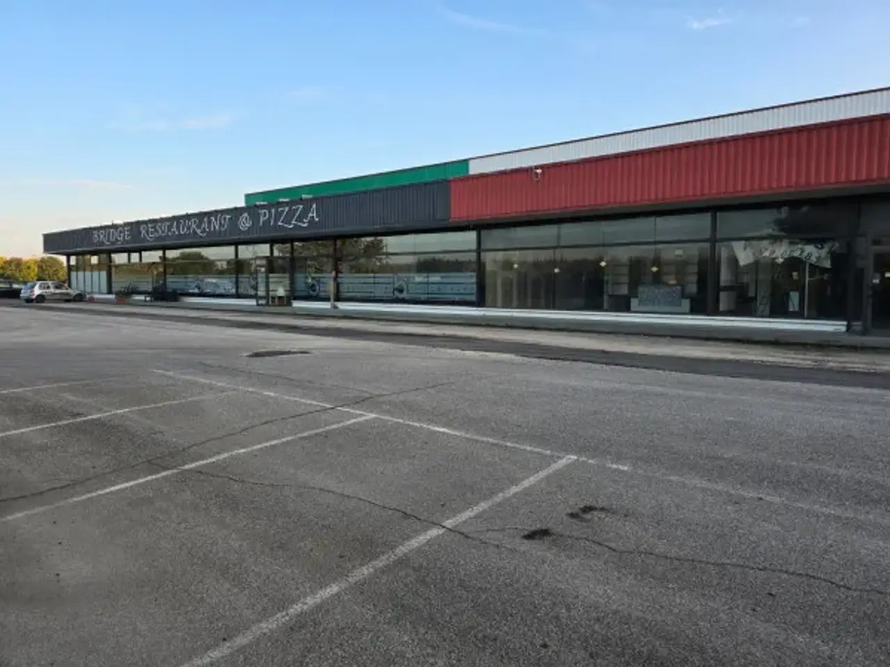 Negozio in , Gualtieri, {3} - Foto 1