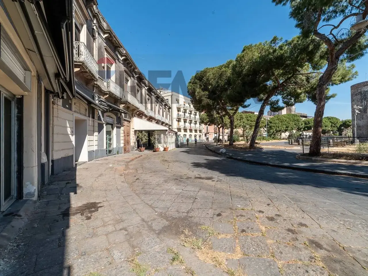 Negozio in Piazza Federico di Svevia 45, Catania, {3} - Foto 2
