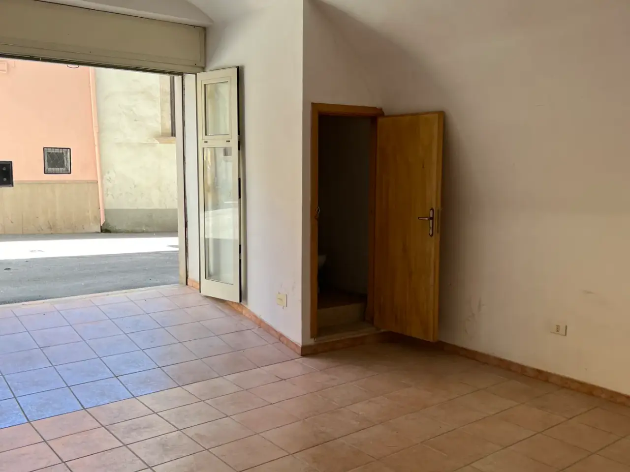 Magazzino in Via Sbrasile 40, Vico Del Gargano, {3} - Foto 2
