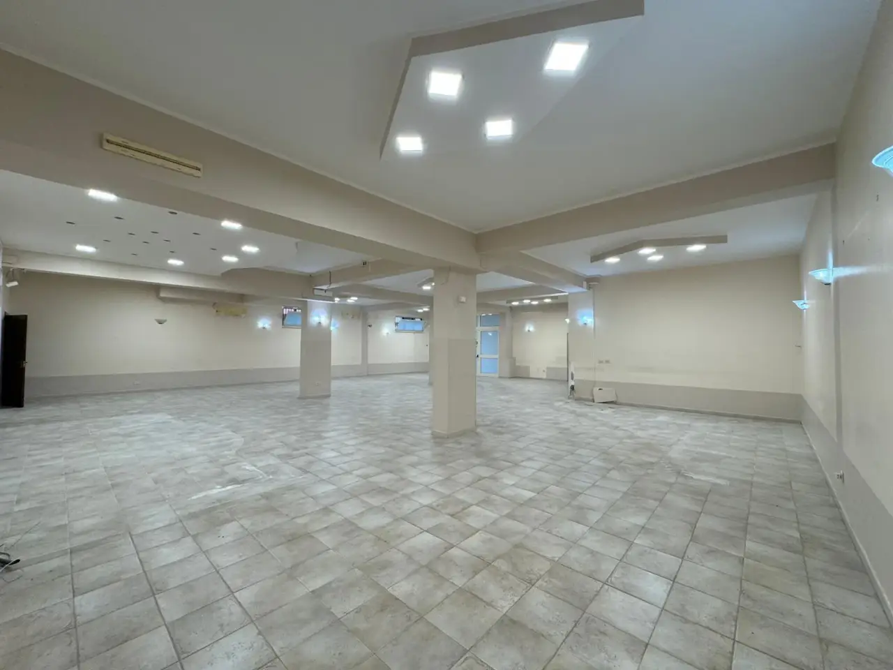 Negozio in Via dei Glicini 15, Lamezia Terme, {3} - Foto 2