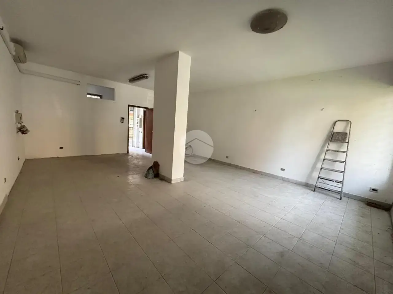 Negozio in Via Vivaldi 7, Abbiategrasso, {3} - Foto 1