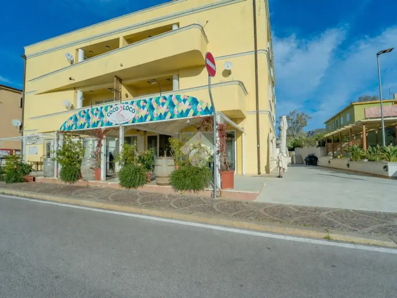 Negozio in Commerciale Via della Libertà 34, Golfo Aranci, {3} - Foto 1