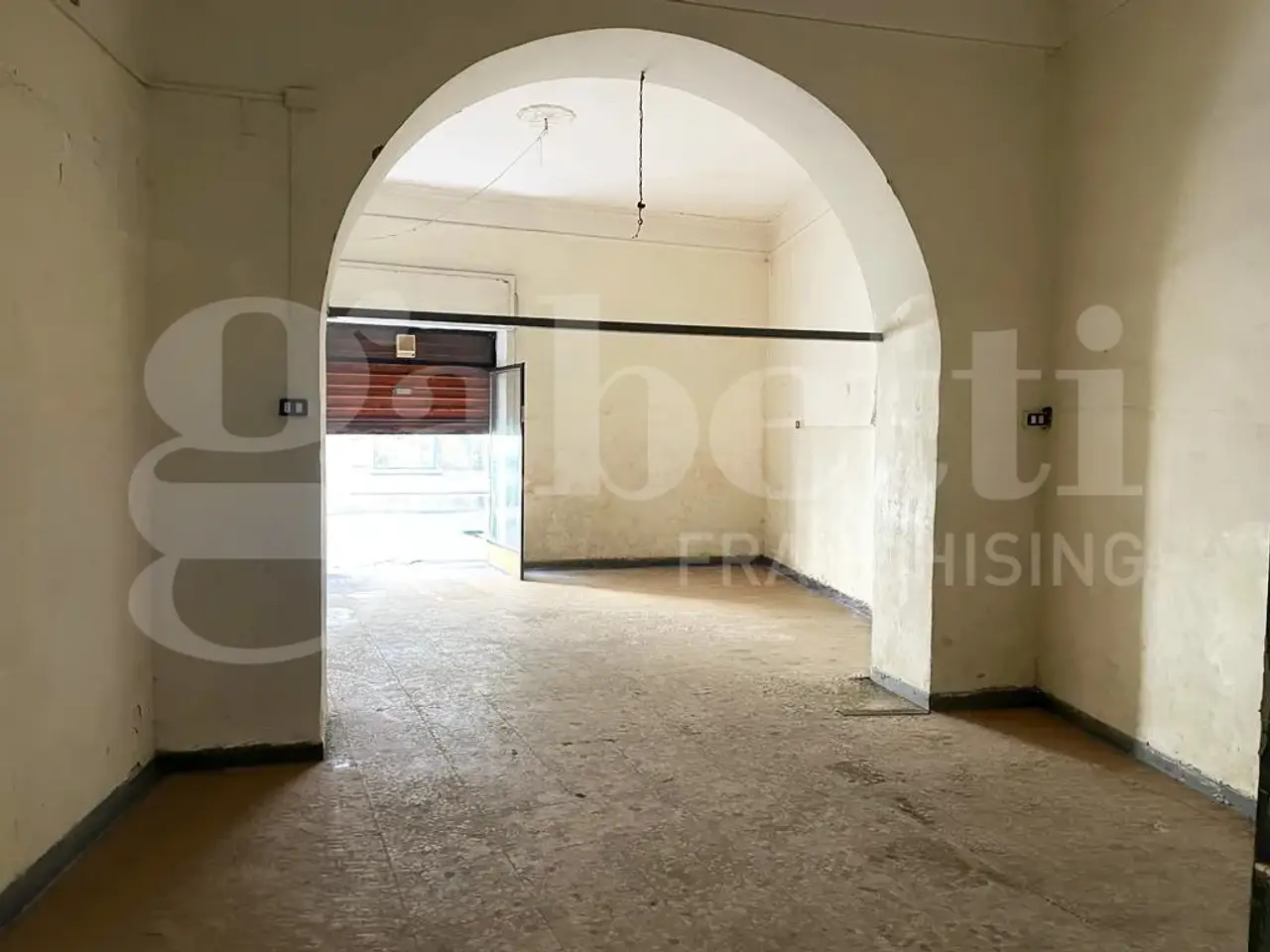 Negozio in Via Anfiteatro 29, Santa Maria Capua Vetere, {3} - Foto 2