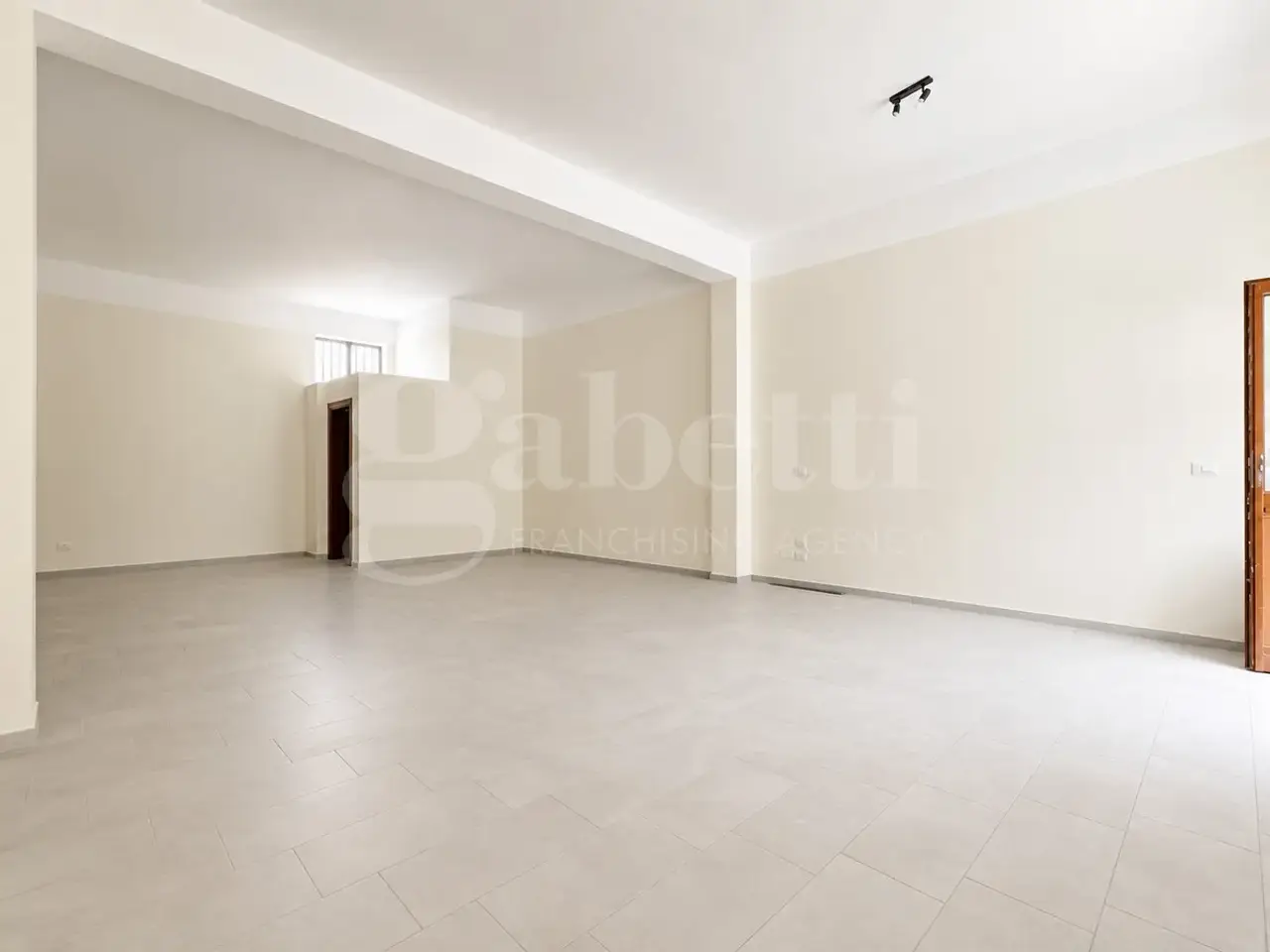 Negozio in Via Adda, Marano Di Napoli, {3} - Foto 2