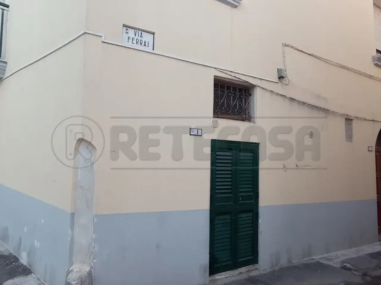 Palazzina commerciale in Via Ferrari 1- 3, Gallipoli, {3} - Foto 2