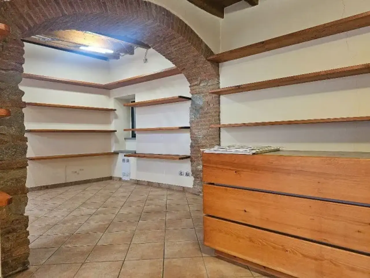 Negozio in Piazza Vittorio Veneto 7, Brembate Di Sopra, {3} - Foto 1