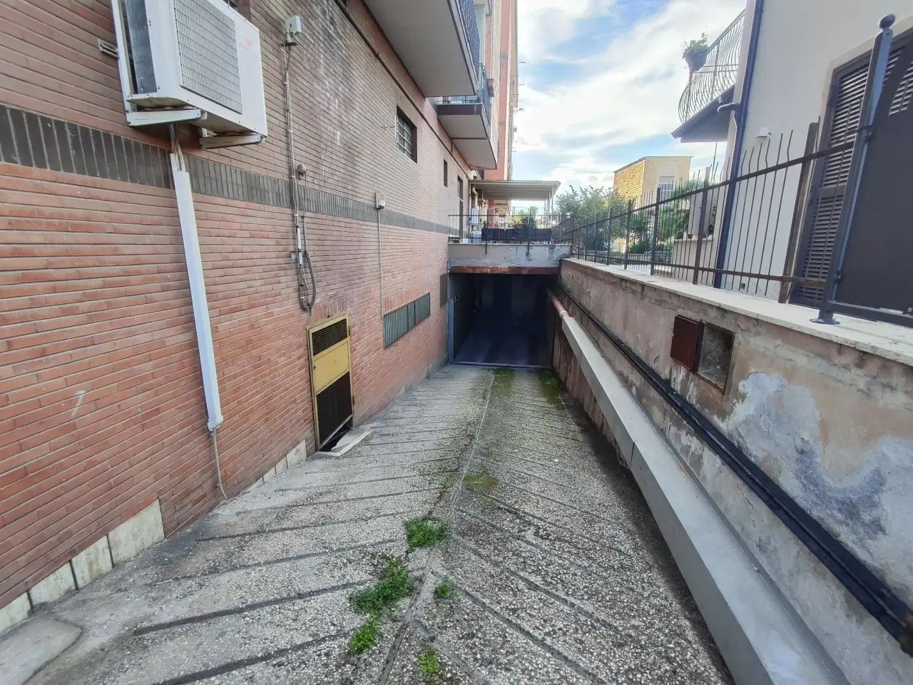 Parcheggio chiuso in Via Giuseppe Garibaldi  60, Guidonia Montecelio, {3} - Foto 2