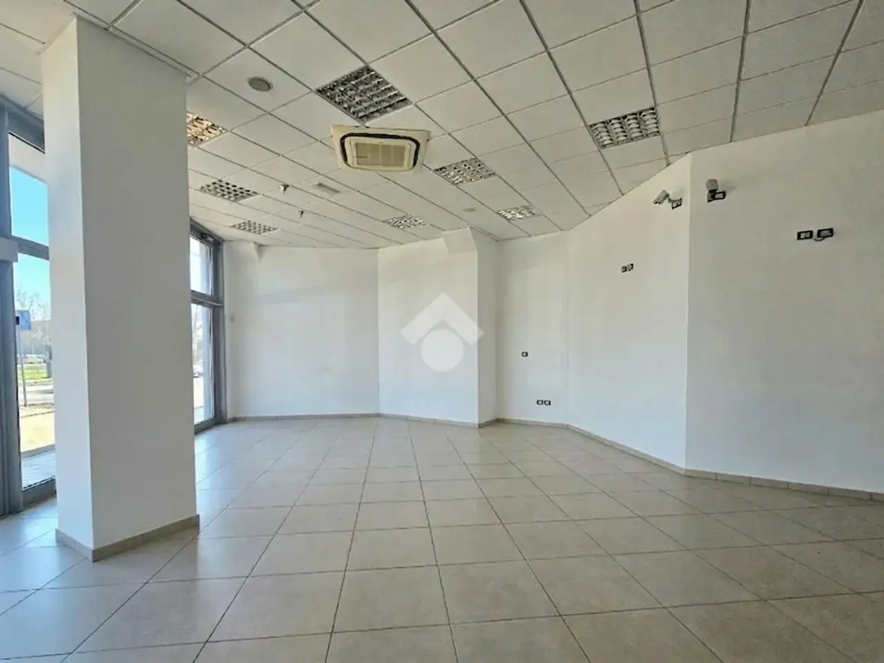 Negozio in Via Aldo Palareti 25, Savignano sul Rubicone, {3} - Foto 1