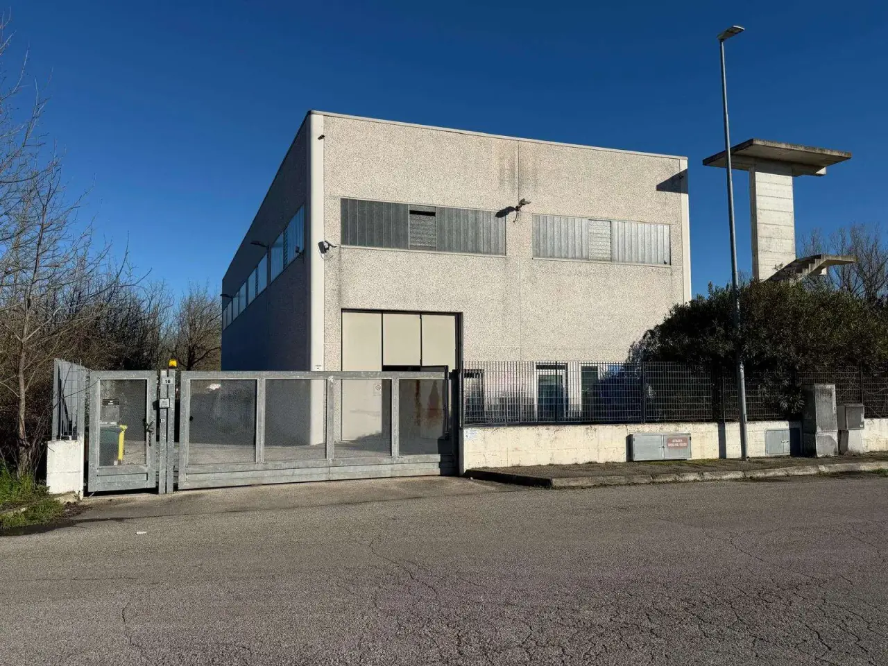 Capannone in Via Circolare  16, Spoltore, {3} - Foto 1